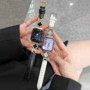 适用苹果手表表带iwatch98四叶草拼真皮表带，applewatch765432se代4145mm时尚百搭高级感女款金属拼皮款夏天