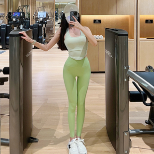 牛油果绿色瑜伽裤女套装提臀无痕外穿亮色跑步运动健身服高级感