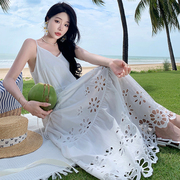休闲度假风绣花镂空连衣裙2023夏季高腰显瘦海边沙滩吊带长裙