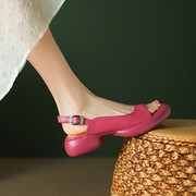 女士夏季米白色杏色玫，红色中跟厚底，一脚蹬后绊带露趾真皮凉鞋
