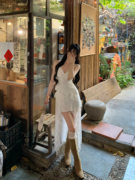 云南新疆川西草原旅游拍照穿搭女夏不规则白色蕾丝拖尾吊带连衣裙