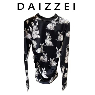 daizzei~2023春夏修身长袖t恤女个性兔子，印花防晒打底衫上衣