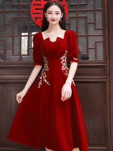 红色连衣裙女夏设计感遮肚子小个子气质名媛高端订婚礼服方领裙子