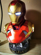 漫威复仇者联盟钢铁侠模型MK46雕像战损发光半身胸像 摆件模型1/2