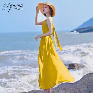 黄色沙滩裙女夏2024海边度假雪纺无袖吊带连衣裙性感露背超仙长裙