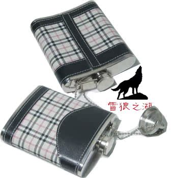 【雪狼之湖】加厚 7盎司包皮格子布 时尚酒壶*送带链漏斗在类目 ZIPPO/瑞士军刀/眼镜, 酒具中 - 来自Buy2taobao.com提供专业的淘宝代购服务
