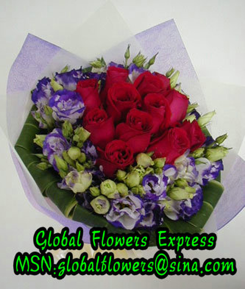 商品代號SGP15/新加坡12支紅玫瑰配桔梗花花束聖誕節浪漫訂花送花在类目 鲜花速递/花卉仿真/绿植园艺, 鲜花速递(同城)中 - 来自Buy2taobao.com提供专业的淘宝代购服务