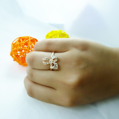伊泰莲娜 丽晶 结婚季可爱蝴蝶结戒指 指环/女 饰品/韩国/爱意表达 伊泰莲娜 丽晶 结婚季可爱蝴蝶结戒指 指环/女 饰品/韩国/爱意表达