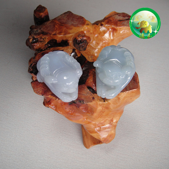 騰沖【滇玉】天然A貨翡翠 玉器 紫羅蘭 吉祥豬 鍾愛壹生在類目 珠寶/鑽石/翡翠/黃金, 翡翠(新), 珠寶奇石中 - 來自Buy2taobao.com提供專業的淘寶代購服務