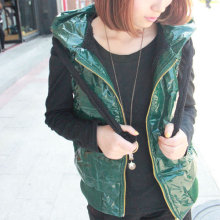 韩版女装 2010女款 新品 韩版棉服 卡通背心棉衣 <span class=H>亮面</span>服装