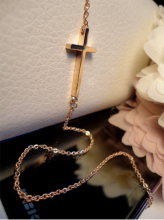 Europeos y americanos gran cruz joyería Cartier LOGOTIPO collar de oro rosa de titanio Collar de acero