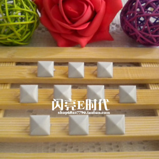  12mm正方形diy铆钉柳钉 金字塔手机壳美容材料爪钉柳丁配件白色