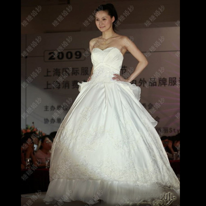 婚纱礼服2013Hunsha 顾客来图 奢华大拖尾婚纱 附客户照 婚纱礼服2013Hunsha 顾客来图 奢华大拖尾婚纱 附客户照