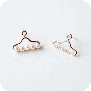  OE0384 韩国饰品 超精致推荐别致不对称衣架镶嵌闪石耳钉