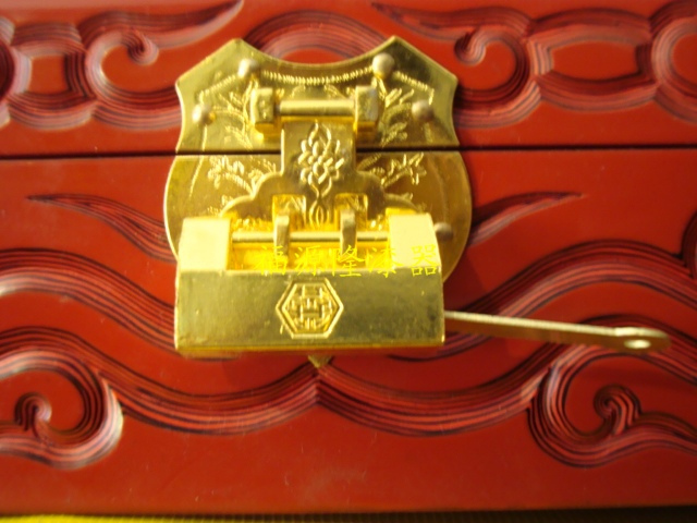 Shop Arbitrarily A Jewelry box Exclusive lock Photographed Become effectivein the Toy/Childs/Puzzle/Building block/Model , Unlock/Maze/Cube/Intelligence toys , Unlock/Xie ring toys category - from Buy2taobao.com to provide professional Taobao agent buy service