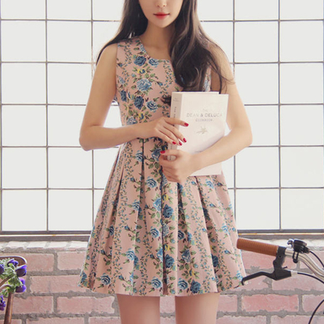 2014夏装韩国代购新款小碎花连衣裙<em>女装</em>百褶