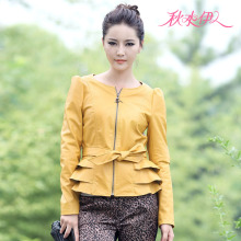 <span class=H>秋水</span><span class=H>伊人</span>2011秋装新品时尚耸肩层叠荷叶摆圆领皮衣613116011