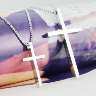 艾果十代 精品钛钢 基督教十字架项链情侣 男女款 简约 永不退色