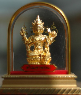 国佛像)佛统府曼帕佛寺安放供奉式大梵天王四面佛