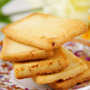  新年特价零食 白鹤铁板鸡蛋煎饼 据说比面包干好吃 250g 独立包装