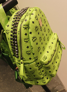  欧美范儿MCM牛皮手感铆钉包双肩包潮女包学生背包