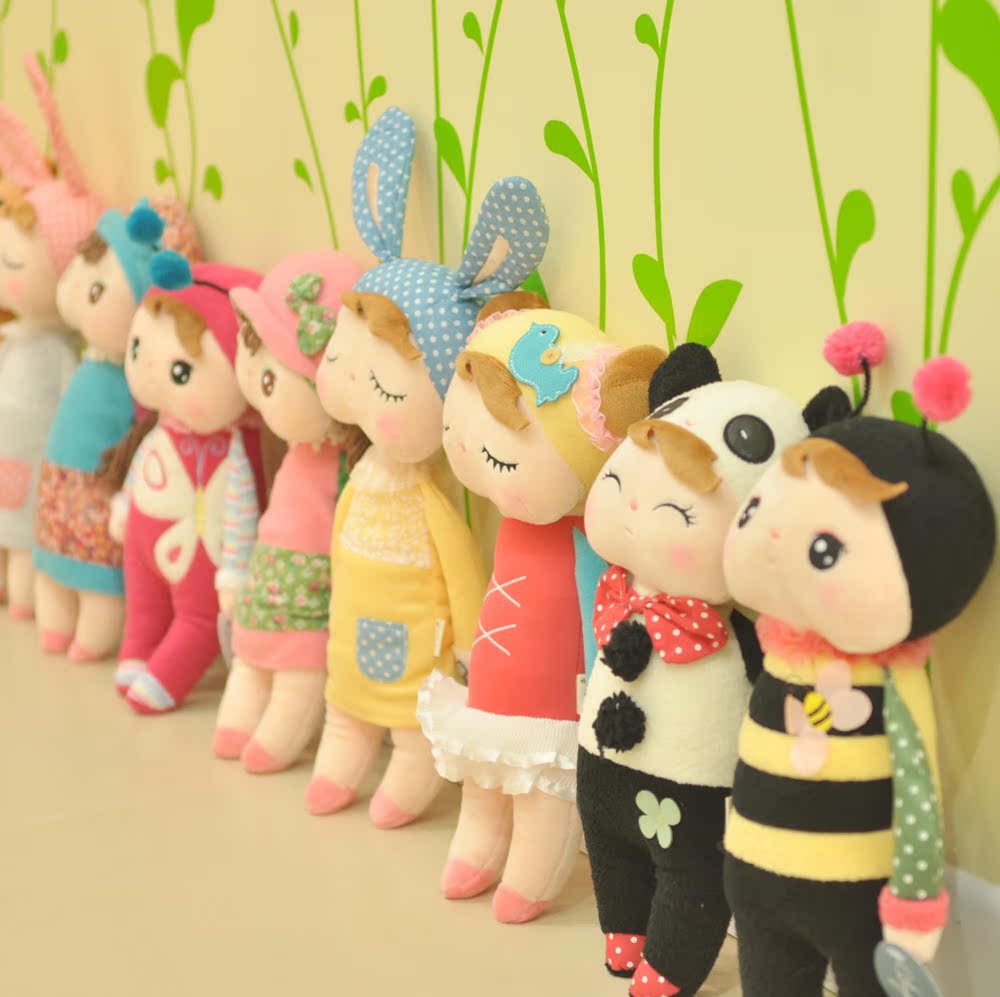 安吉拉娃娃毛绒玩具...