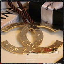 Chanel clásico europeo y estadounidense de la moda Chanel K de oro collar de gran grieta logo doble C