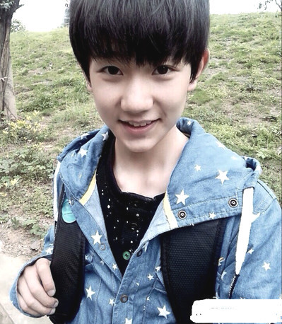 TF家族<em>TFBOYS王源同款</em>星星连帽牛仔衬衫外
