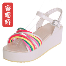 包邮 2012夏季小坡跟彩色条纹PU女鞋子平底厚底松糕高跟凉鞋子J4