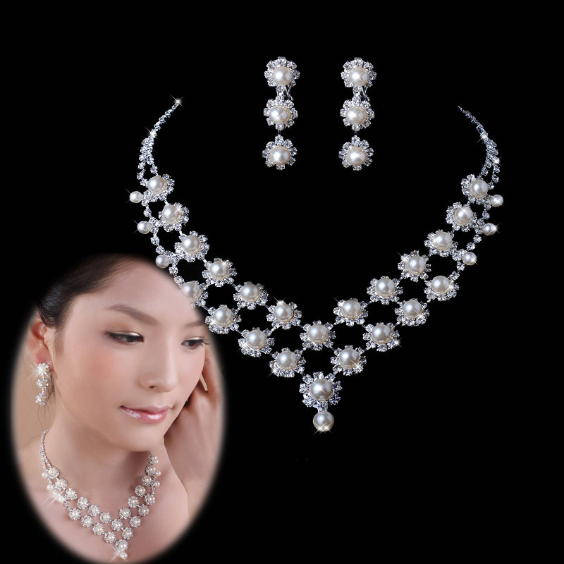 依诗韵泽 婚纱礼服配件配饰 饰品 新娘真珠水钻项链耳环套装D10 依诗韵泽 婚纱礼服配件配饰 饰品 新娘真珠水钻项链耳环套装D10