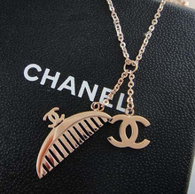 2011 Chanel / Chanel nuevo contador clásico peine lindo collar rosa peine de oro collar
