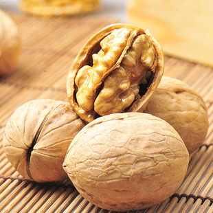  丝路宝典 新疆特产薄皮核桃大坚果 阿克苏手剥纸皮核桃400g特价