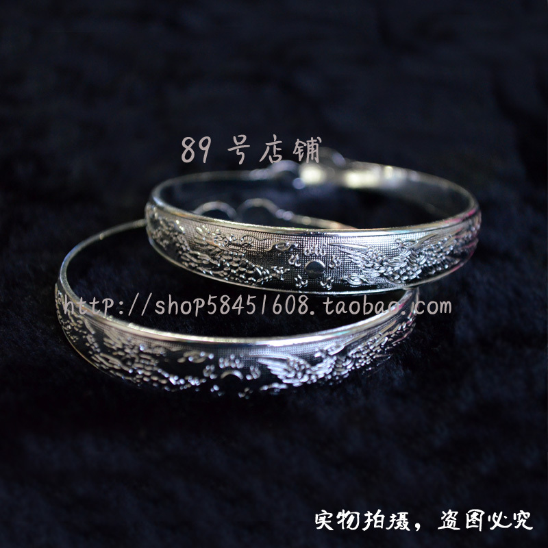 苗族侗族服装银饰头饰帽子项圈演出服女装 苗族侗族舞台手镯在类目 特色手工艺, 少数民族特色工艺品, 苗族特色, 苗族银饰中 - 来自Buy2taobao.com提供专业的淘宝代购服务