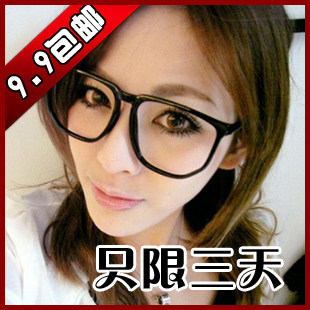 Match the non-mainstream fashion tide flat light lenses retro decorative glasses for men and women a big black box frame package mail