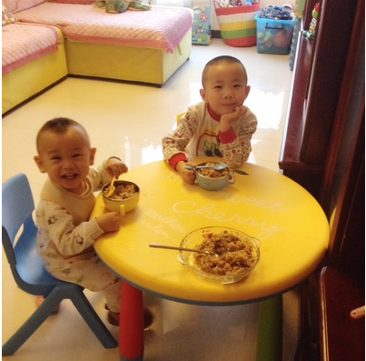 兒童塑料小桌子 學習桌椅組合 阿木童正品圓桌 幼兒園學習桌椅在類目 尿片/洗護/餵哺/推車牀, 兒童房/桌椅/傢俱, 成套桌椅中 - 來自Buy2taobao.com提供專業的淘寶代購服務