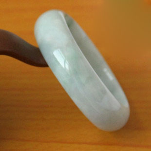  特价A货翡翠手镯翡翠飘花玉手镯浅绿色白色玉镯子翡翠玉石带证书