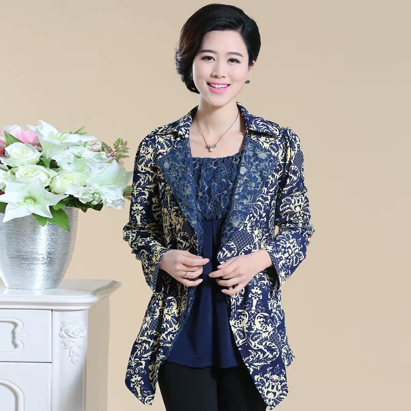 <em>哥弟</em>中年<em>女装</em>春秋季外套<em>中老年</em>服装长袖风衣妈
