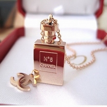 Chanel Chanel N º 5 de acero, titanio limitada NO.5 frasco de perfume de oro collar de oro collar Rosa de Navidad