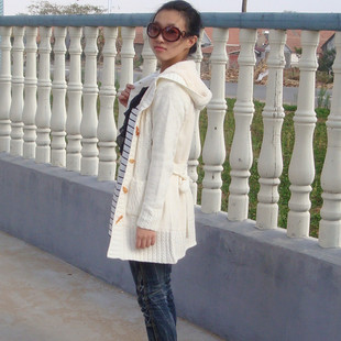 2011冬新款女装毛衣开衫牛角扣加绒加厚长毛