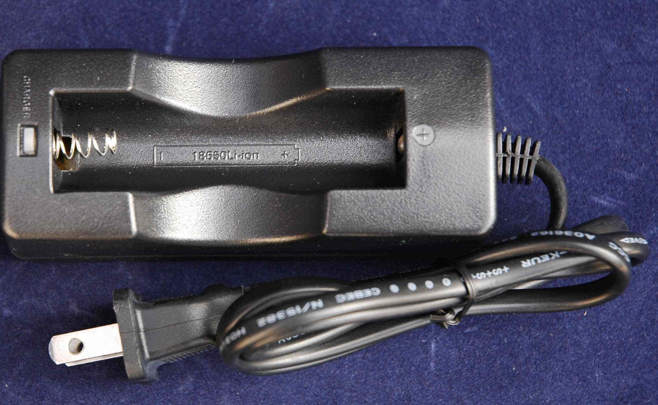 HXY/18650/17670/锂电充电器/双路/双充//反接保护/1A