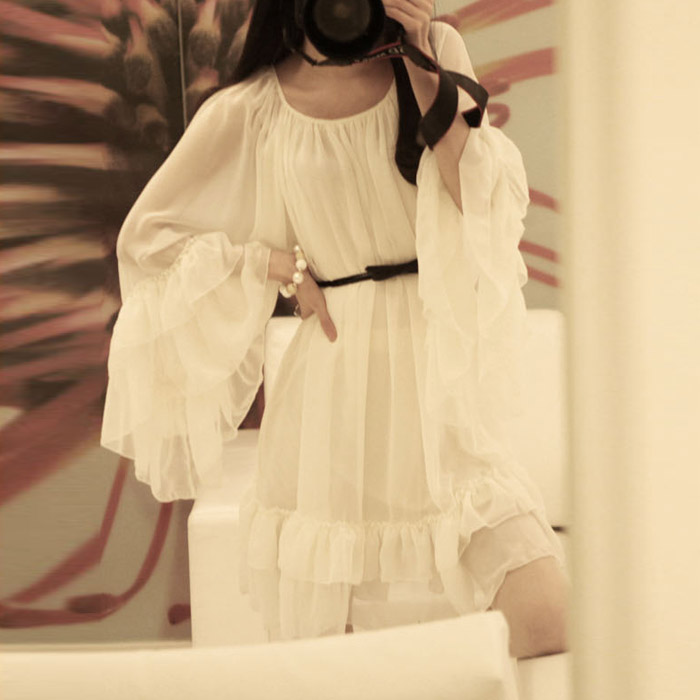 层层荷叶边 喇叭袖...