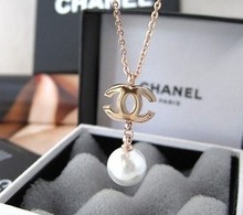 Chanel doble C de Chanel simples salvajes oro rosa collar de perlas colgantes
