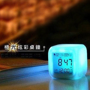 特价 经典白 七彩闹钟 变色心情 炫光七彩 多功能含温度显示