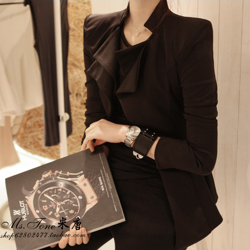  black and white buckle collar suit