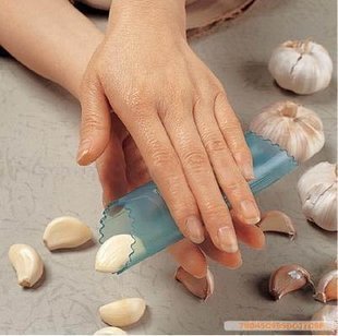 Creative home Garlic Stripper Plastic garlic peeling device/Peel garlic barrel Garlic peeler Peeling devicein the Kitchen/Cooking utensils , Kitchen Gadgets/Kitchen storage , Peel garlic/Garlic presses category - from Buy2taobao.com to provide professional Taobao agent buy service
