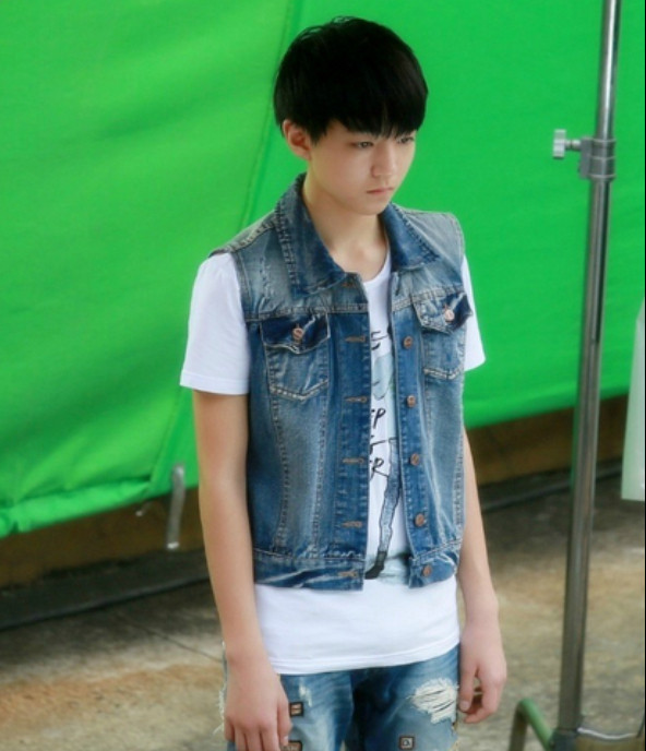 TF家族FTBOYS王源<em>王俊凯</em>易烊千玺同款牛仔