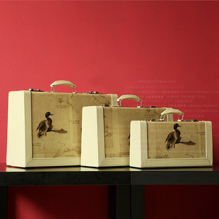 Nordic look/markor home painted French village/tawoliao/leather carrying case (set of three)