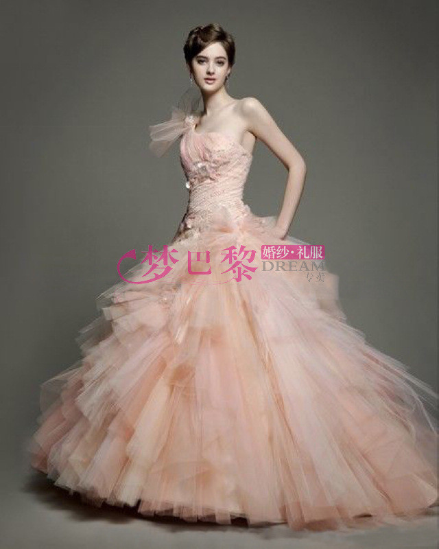 梦巴黎粉色婚纱2013新款粉红色婚纱礼服花朵显瘦婚纱单肩齐地婚纱 梦巴黎粉色婚纱2013新款粉红色婚纱礼服花朵显瘦婚纱单肩齐地婚纱