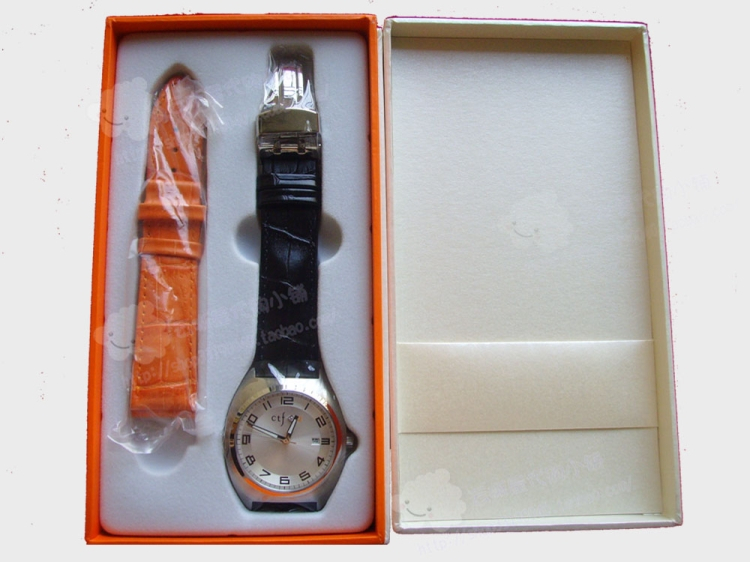 周大福ctf V-A107光之韵圆钻真皮手表(附赠白色