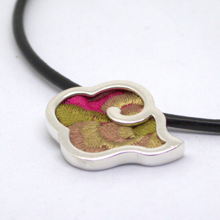  [七月] 原创手工 990纯银 刺绣项坠 [彩云之南]  送银扣绳